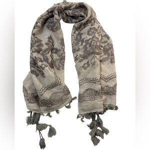 laundry by shelli segal White And Gray 100% silk square scarlet floral pattern